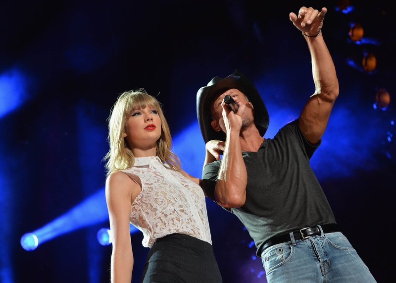 Taylor Swift — June 6 - CMA Music Festival — photo 14