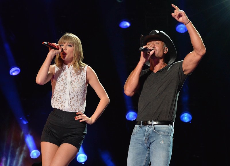 Taylor Swift — June 6 - CMA Music Festival — photo 16