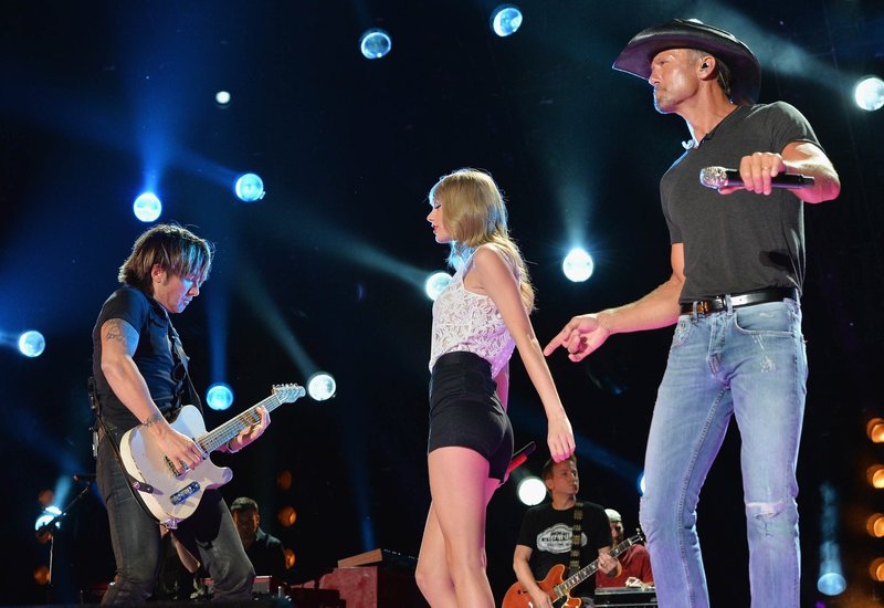 Taylor Swift — June 6 - CMA Music Festival — photo 21