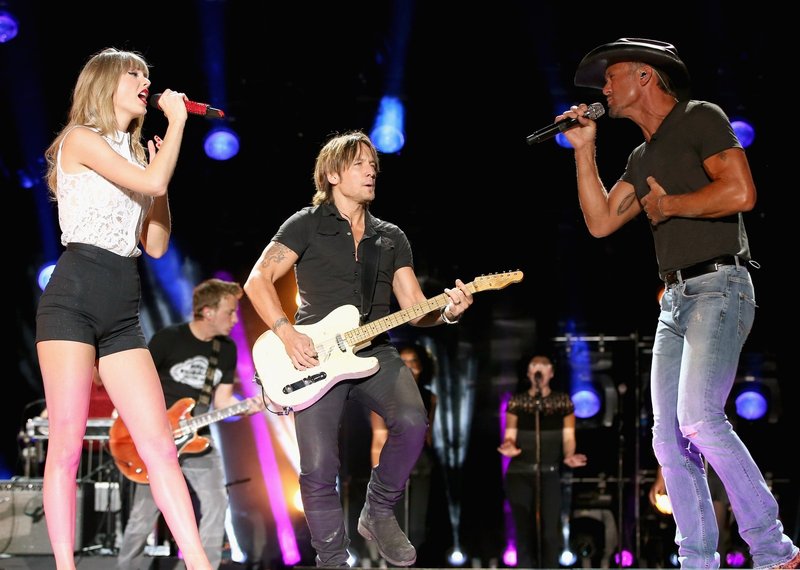 Taylor Swift — June 6 - CMA Music Festival — photo 24