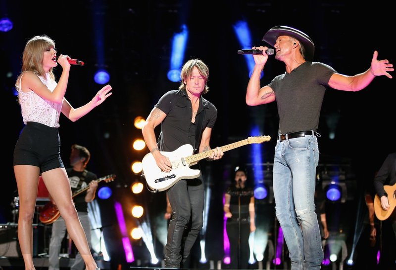 Taylor Swift — June 6 - CMA Music Festival — photo 28