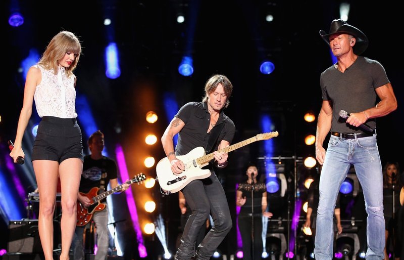 Taylor Swift — June 6 - CMA Music Festival — photo 29