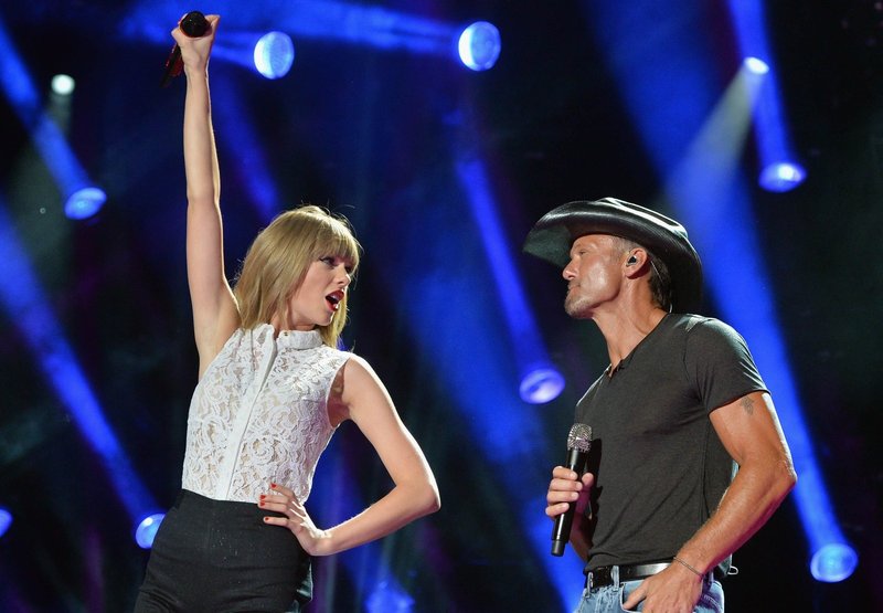 Taylor Swift — June 6 - CMA Music Festival — photo 36
