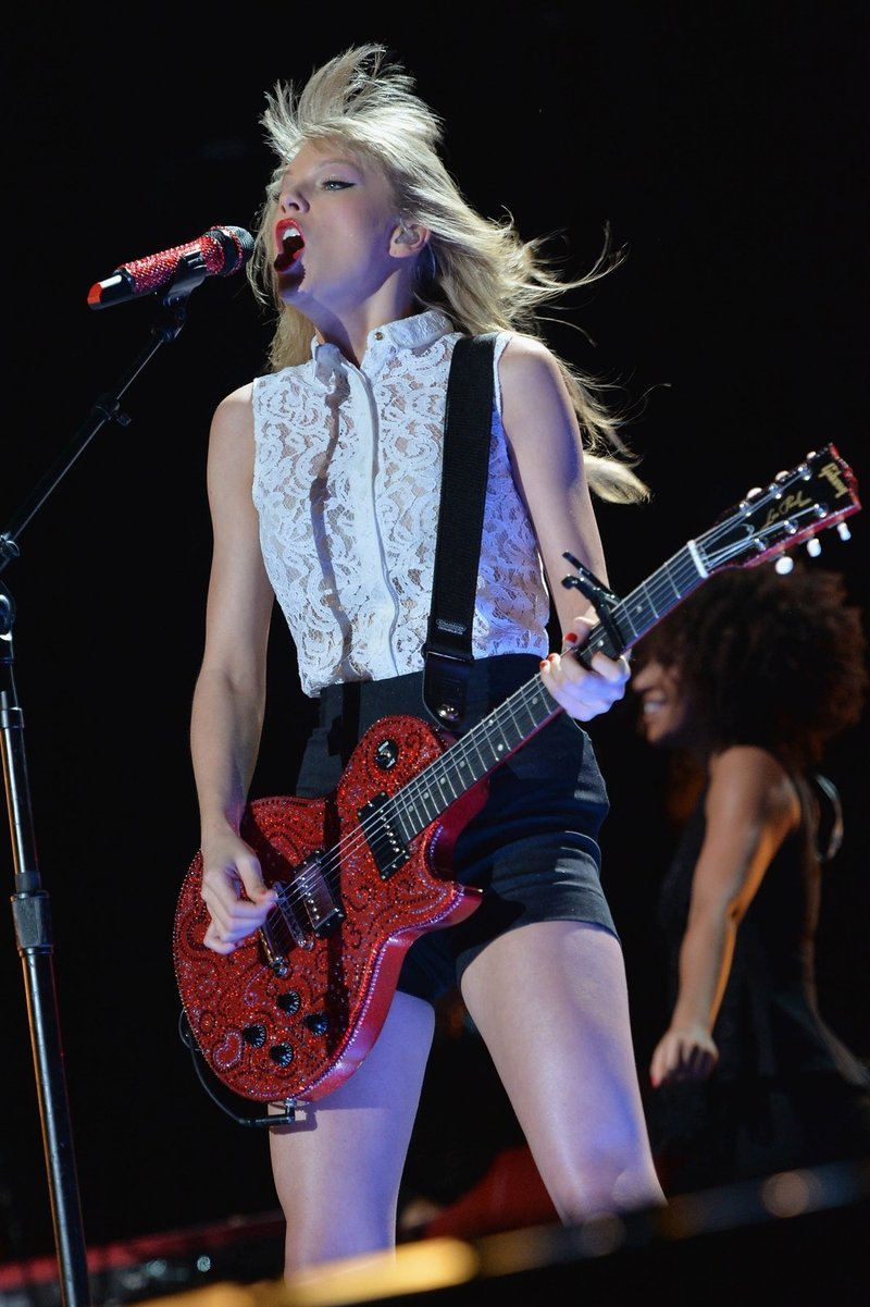 Taylor Swift — June 6 - CMA Music Festival — photo 37