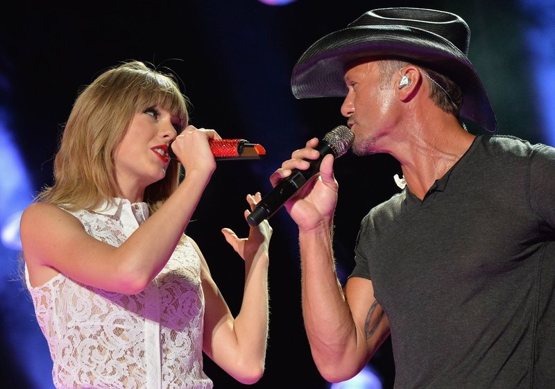Taylor Swift — June 6 - CMA Music Festival — photo 38