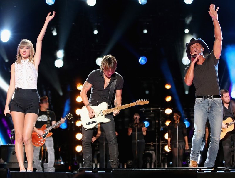 Taylor Swift — June 6 - CMA Music Festival — photo 41