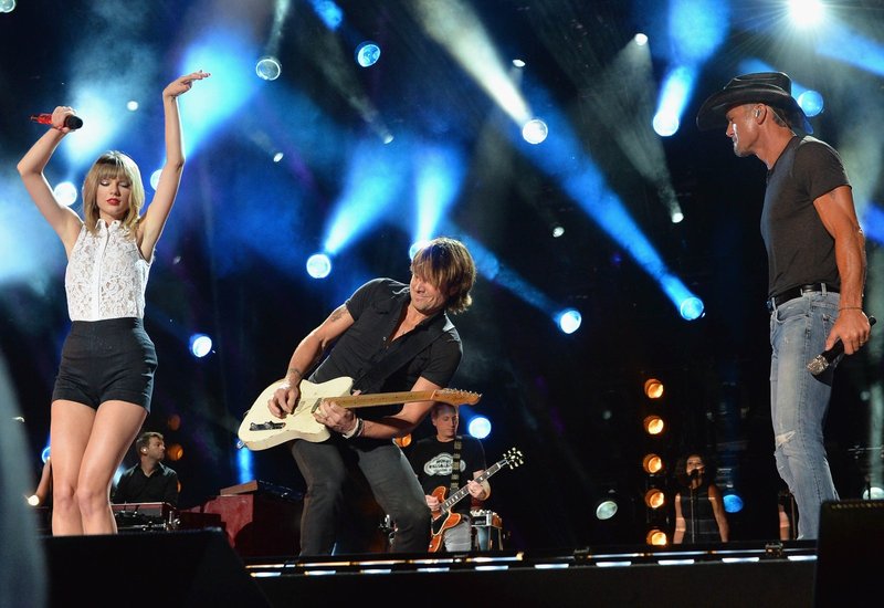 Taylor Swift — June 6 - CMA Music Festival — photo 44