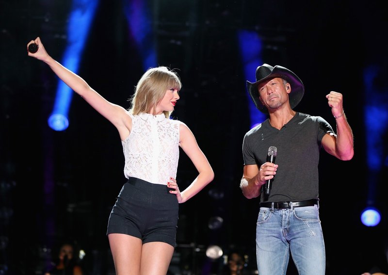 Taylor Swift — June 6 - CMA Music Festival — photo 86