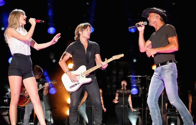 Taylor Swift — June 6 - CMA Music Festival — photo 93