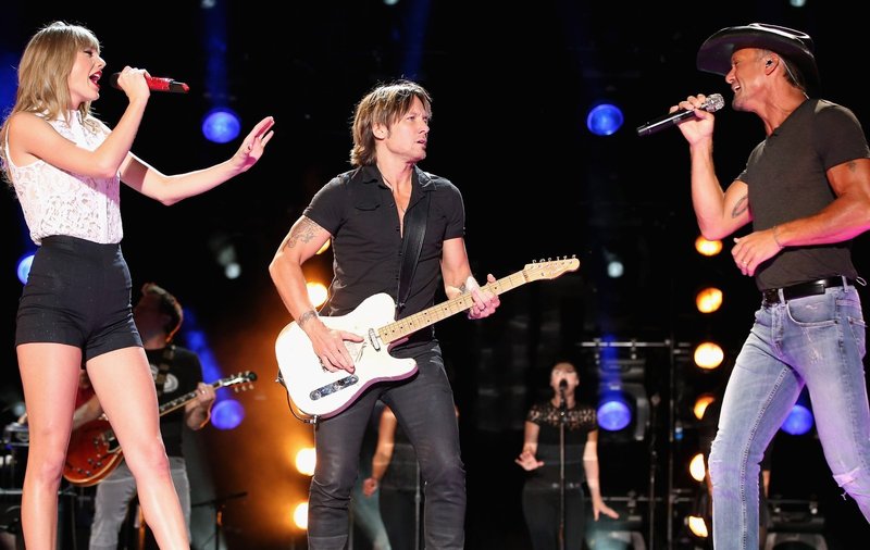 Taylor Swift — June 6 - CMA Music Festival — photo 95