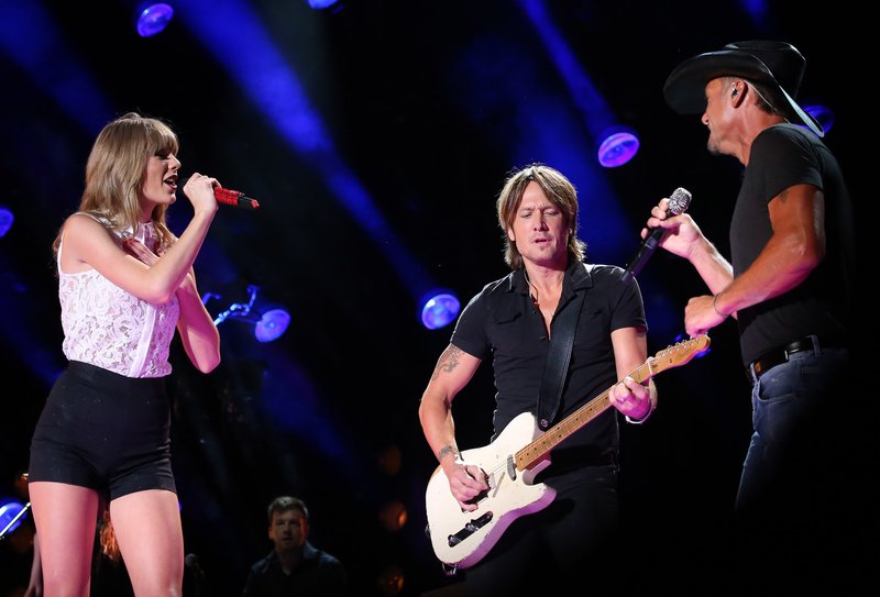 Taylor Swift — June 6 - CMA Music Festival — photo 109