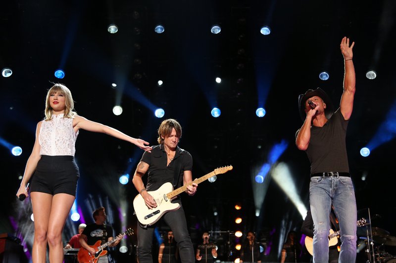 Taylor Swift — June 6 - CMA Music Festival — photo 137