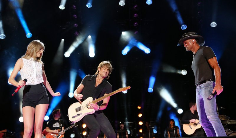Taylor Swift — June 6 - CMA Music Festival — photo 152