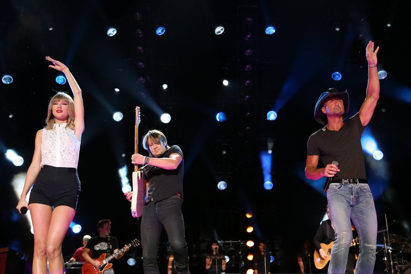 Taylor Swift — June 6 - CMA Music Festival — photo 159