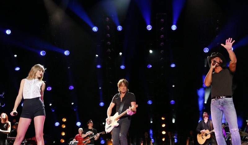 Taylor Swift — June 6 - CMA Music Festival — photo 168