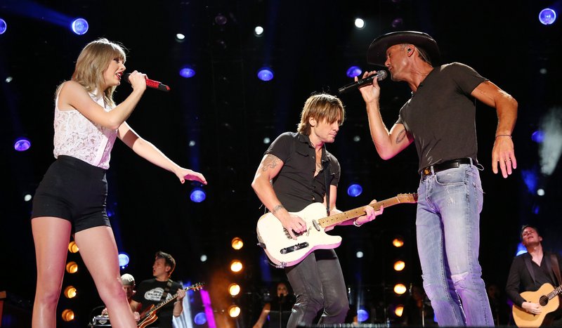 Taylor Swift — June 6 - CMA Music Festival — photo 172