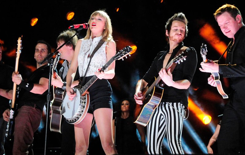 Taylor Swift — June 6 - CMA Music Festival — photo 198