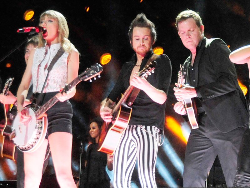 Taylor Swift — June 6 - CMA Music Festival — photo 199