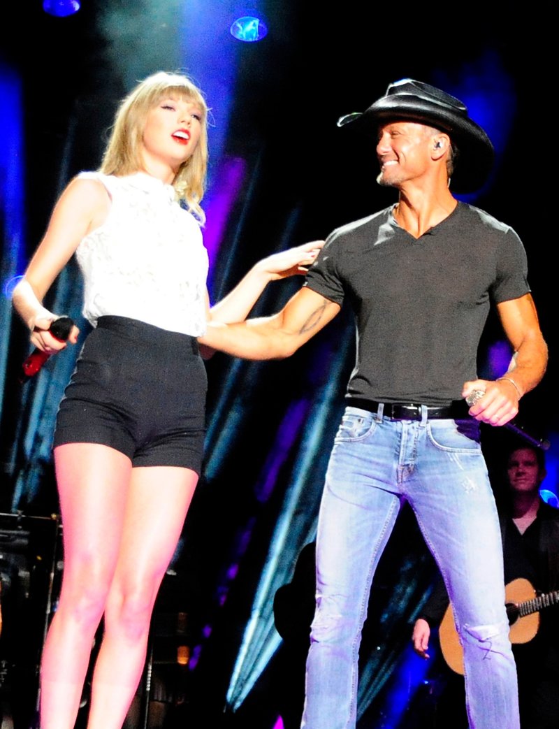 Taylor Swift — June 6 - CMA Music Festival — photo 207