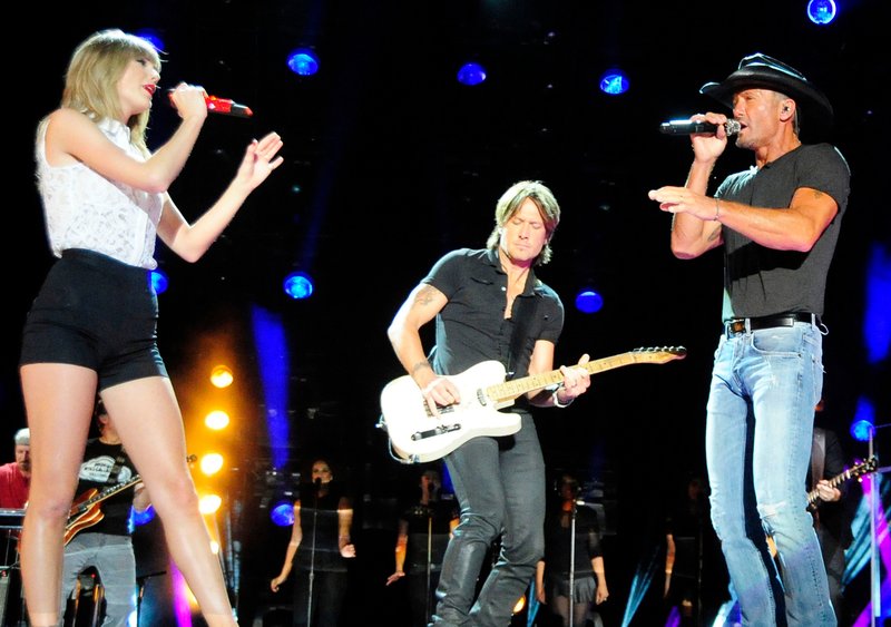 Taylor Swift — June 6 - CMA Music Festival — photo 210
