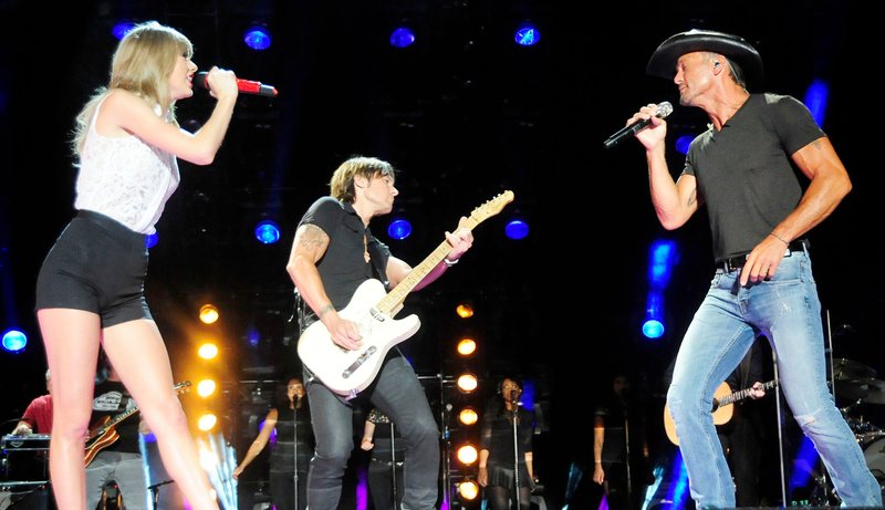 Taylor Swift — June 6 - CMA Music Festival — photo 211