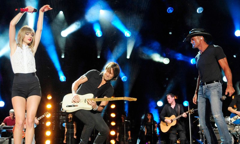 Taylor Swift — June 6 - CMA Music Festival — photo 212