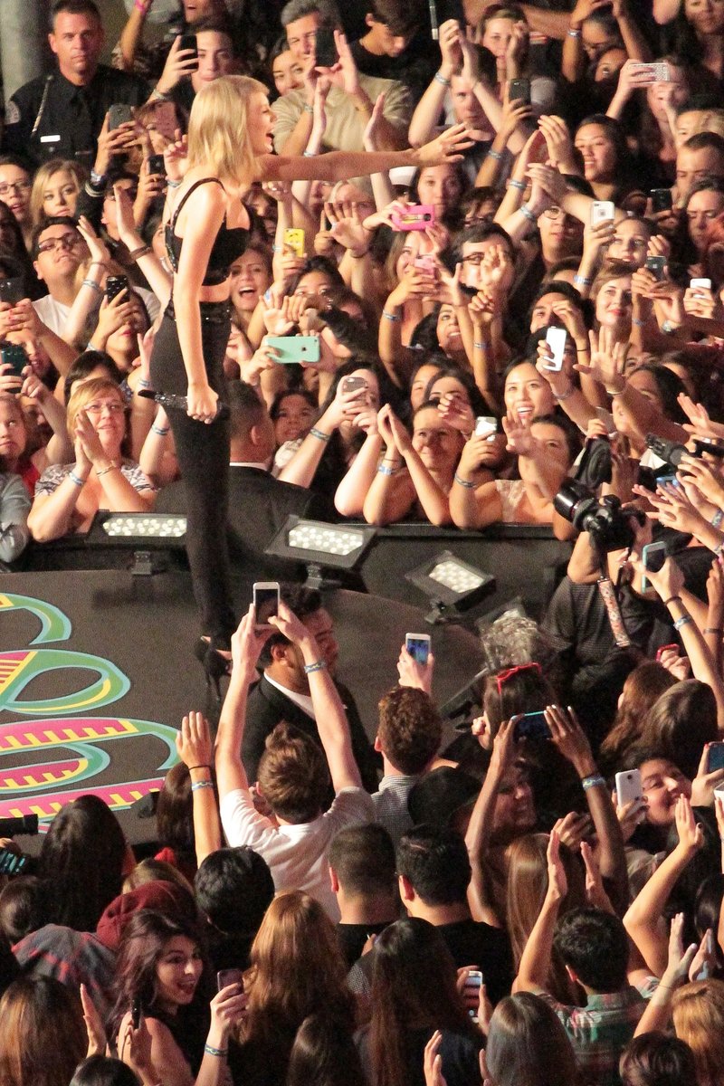 Taylor Swift — October 23 - Jimmy Kimmel Live — photo 5