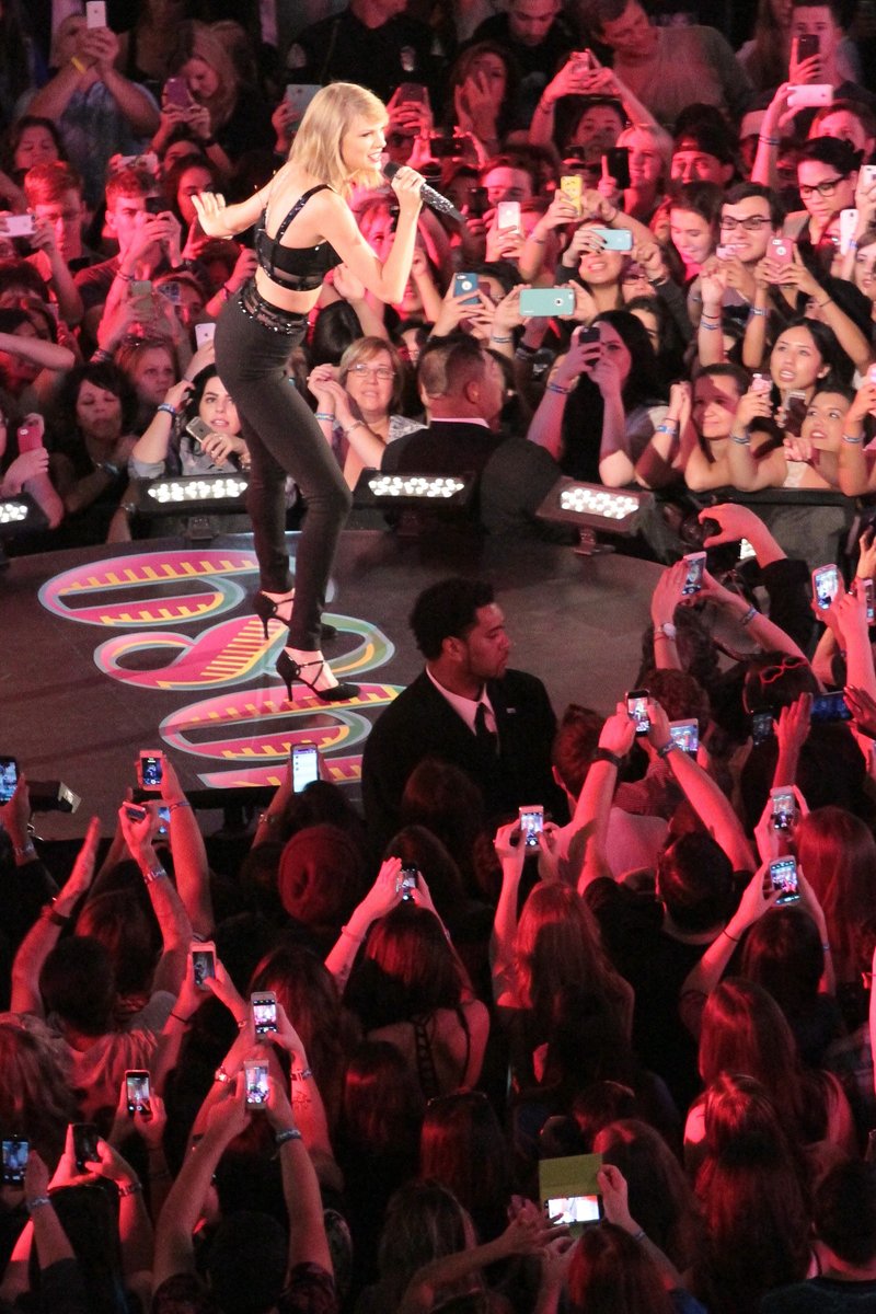 Taylor Swift — October 23 - Jimmy Kimmel Live — photo 9