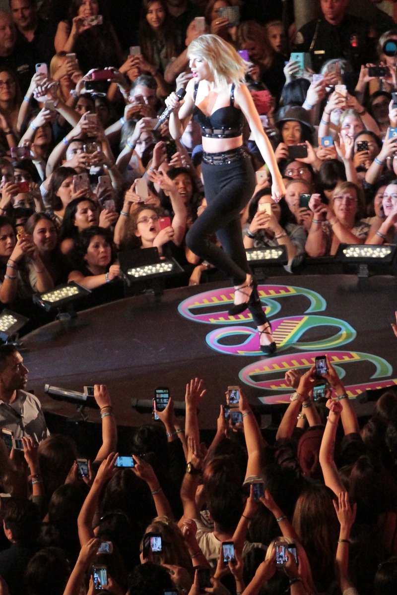 Taylor Swift — October 23 - Jimmy Kimmel Live — photo 10