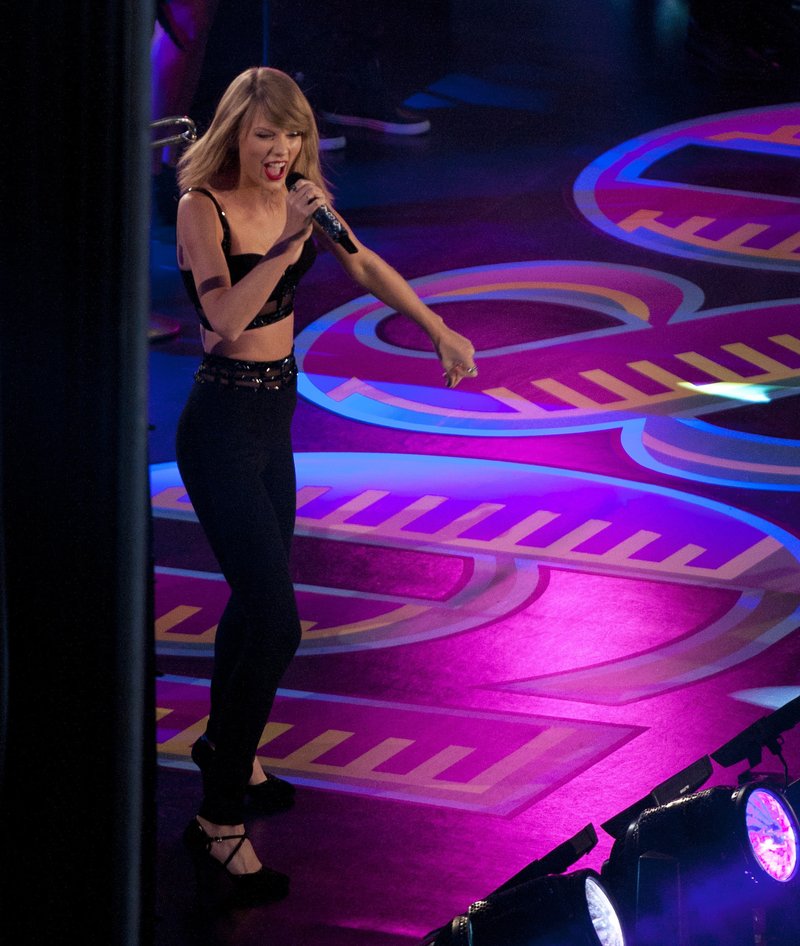 Taylor Swift — October 23 - Jimmy Kimmel Live — photo 20
