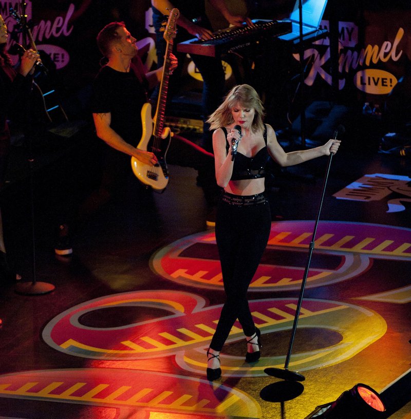 Taylor Swift — October 23 - Jimmy Kimmel Live — photo 24