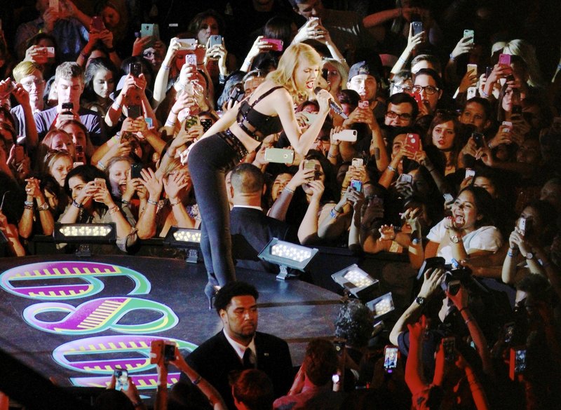 Taylor Swift — October 23 - Jimmy Kimmel Live — photo 61