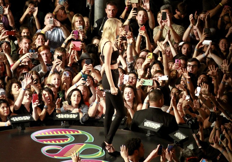 Taylor Swift — October 23 - Jimmy Kimmel Live — photo 63