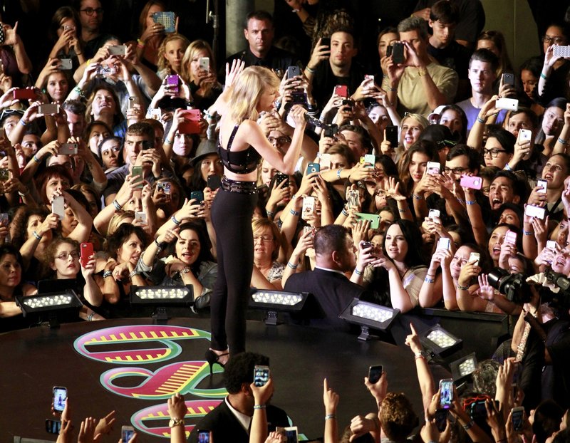 Taylor Swift — October 23 - Jimmy Kimmel Live — photo 67