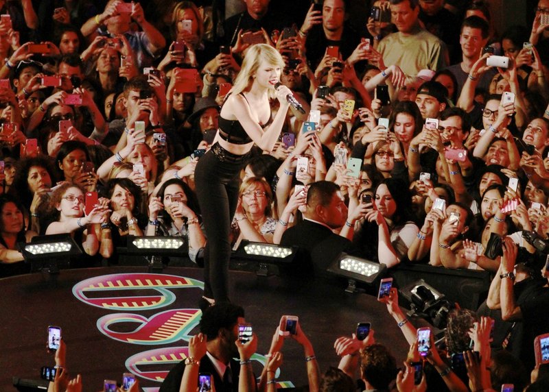 Taylor Swift — October 23 - Jimmy Kimmel Live — photo 70