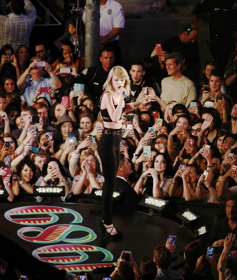 Taylor Swift — October 23 - Jimmy Kimmel Live — photo 72