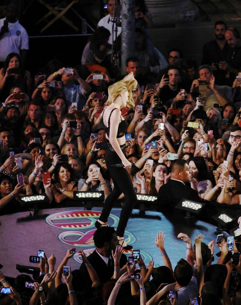 Taylor Swift — October 23 - Jimmy Kimmel Live — photo 73