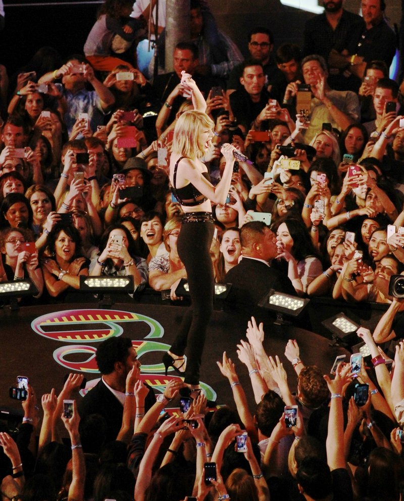 Taylor Swift — October 23 - Jimmy Kimmel Live — photo 75