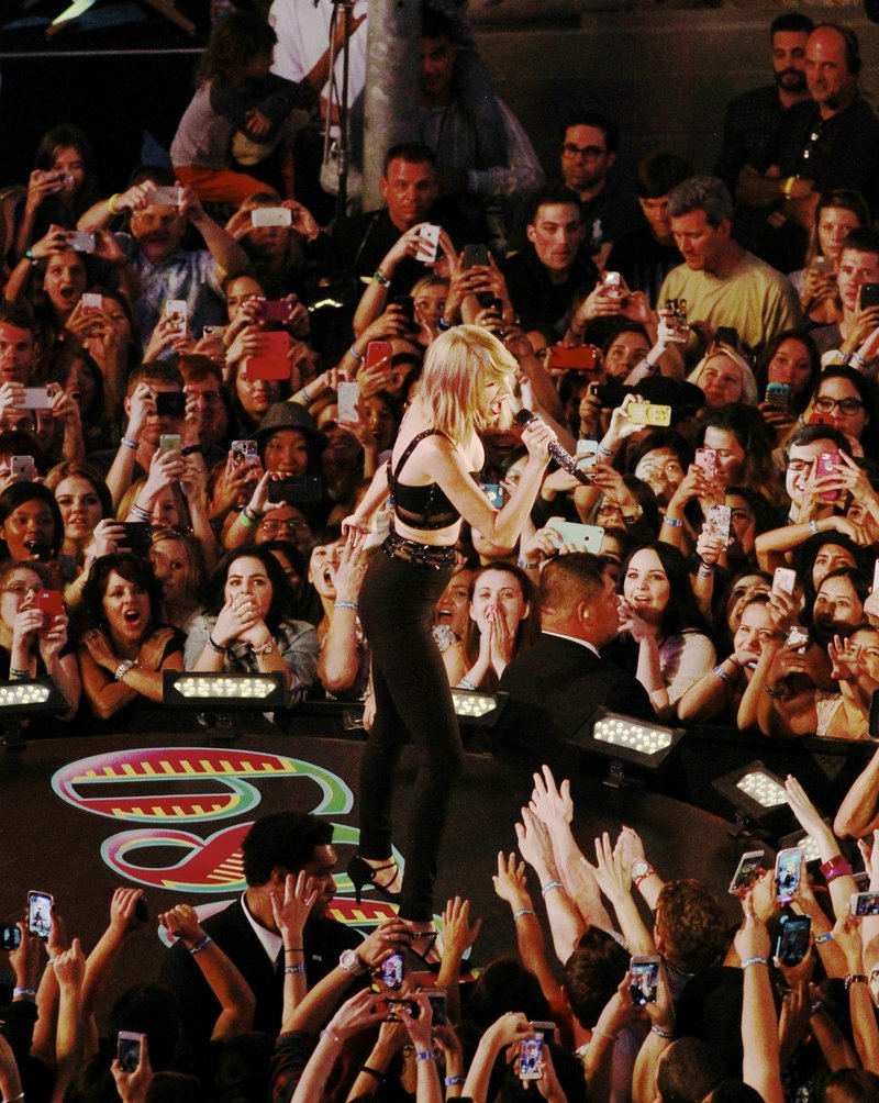 Taylor Swift — October 23 - Jimmy Kimmel Live — photo 76