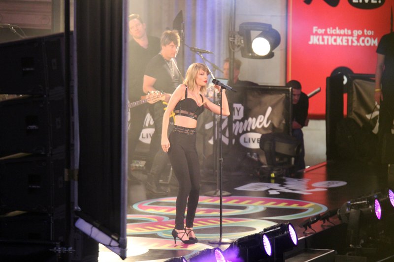 Taylor Swift — October 23 - Jimmy Kimmel Live — photo 81