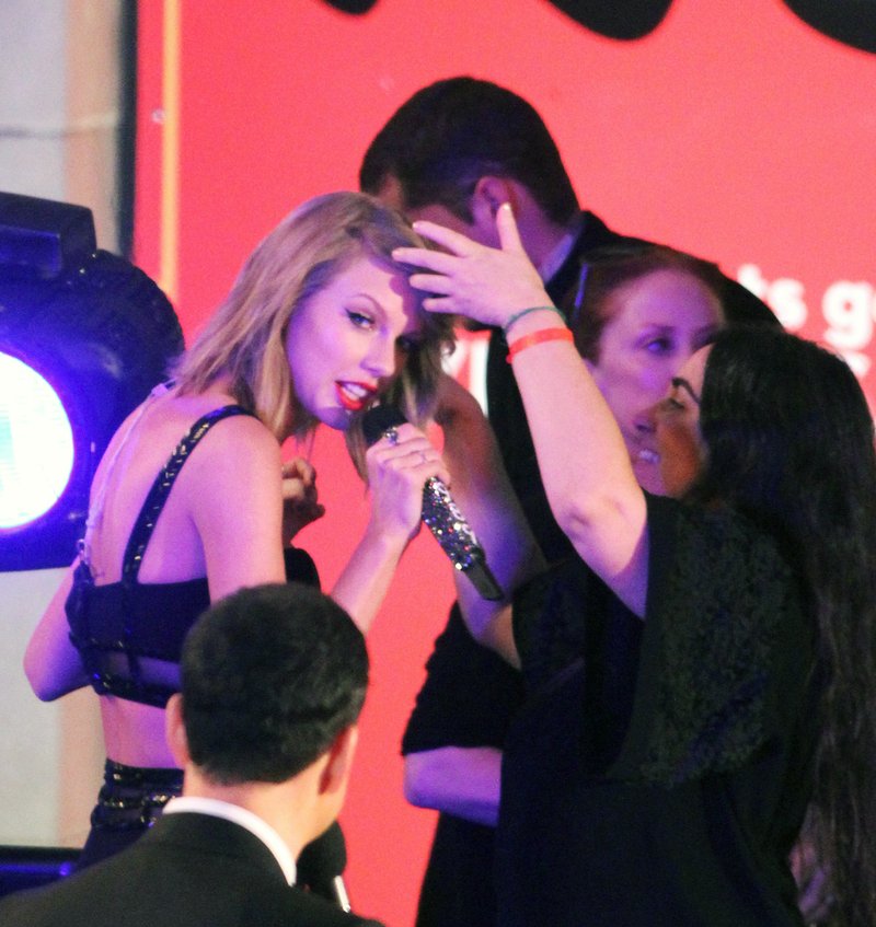 Taylor Swift — October 23 - Jimmy Kimmel Live — photo 84