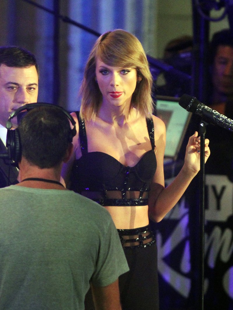 Taylor Swift — October 23 - Jimmy Kimmel Live — photo 91