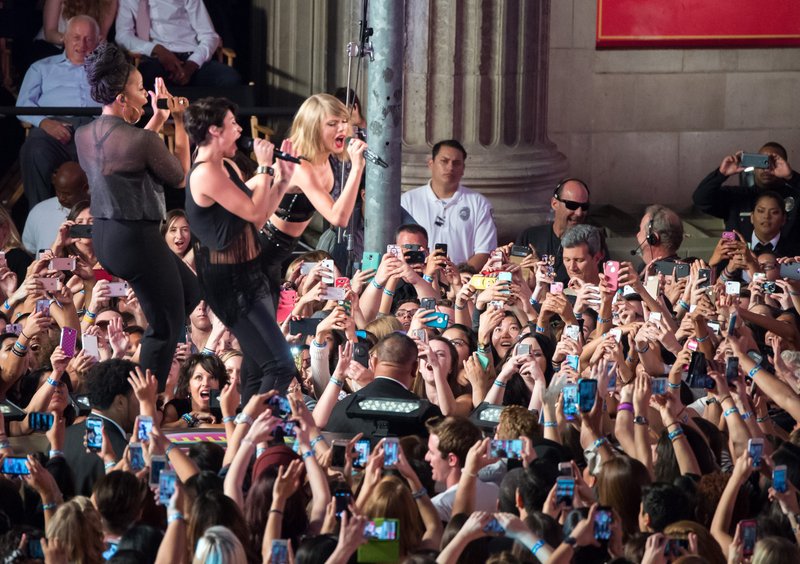 Taylor Swift — October 23 - Jimmy Kimmel Live — photo 131