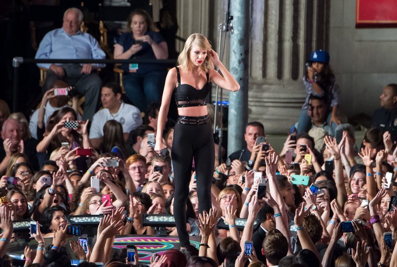 Taylor Swift — October 23 - Jimmy Kimmel Live — photo 135