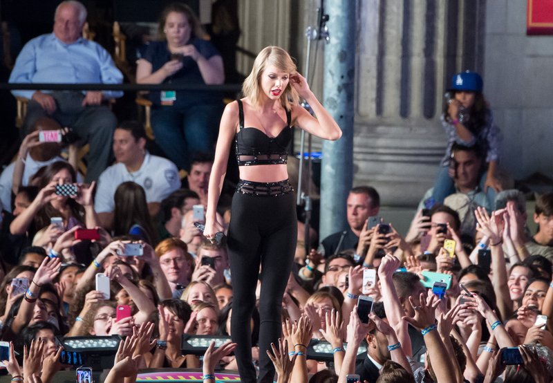 Taylor Swift — October 23 - Jimmy Kimmel Live — photo 136