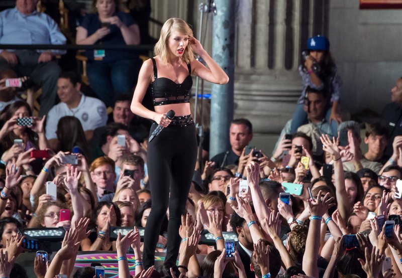 Taylor Swift — October 23 - Jimmy Kimmel Live — photo 137