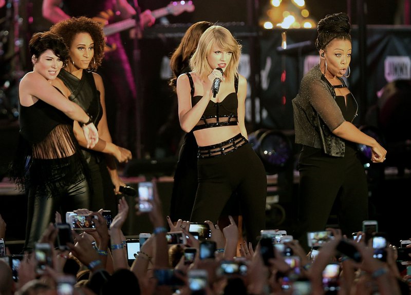 Taylor Swift — October 23 - Jimmy Kimmel Live — photo 209