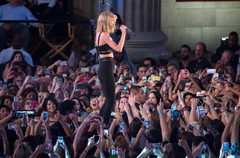 Taylor Swift — October 23 - Jimmy Kimmel Live — photo 294