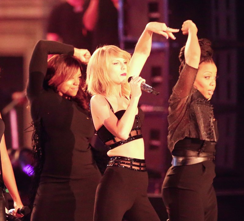 Taylor Swift — October 23 - Jimmy Kimmel Live — photo 321