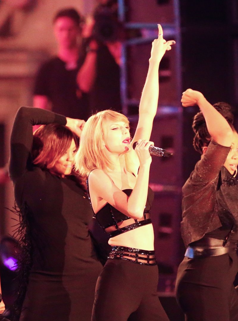 Taylor Swift — October 23 - Jimmy Kimmel Live — photo 323
